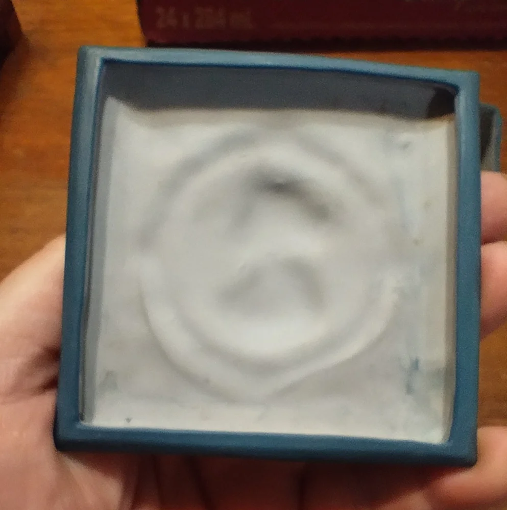 Wedgewood Style Trinket Box, Ceramic, Blue & White, Cameo on Lid - Picture 9 of 9